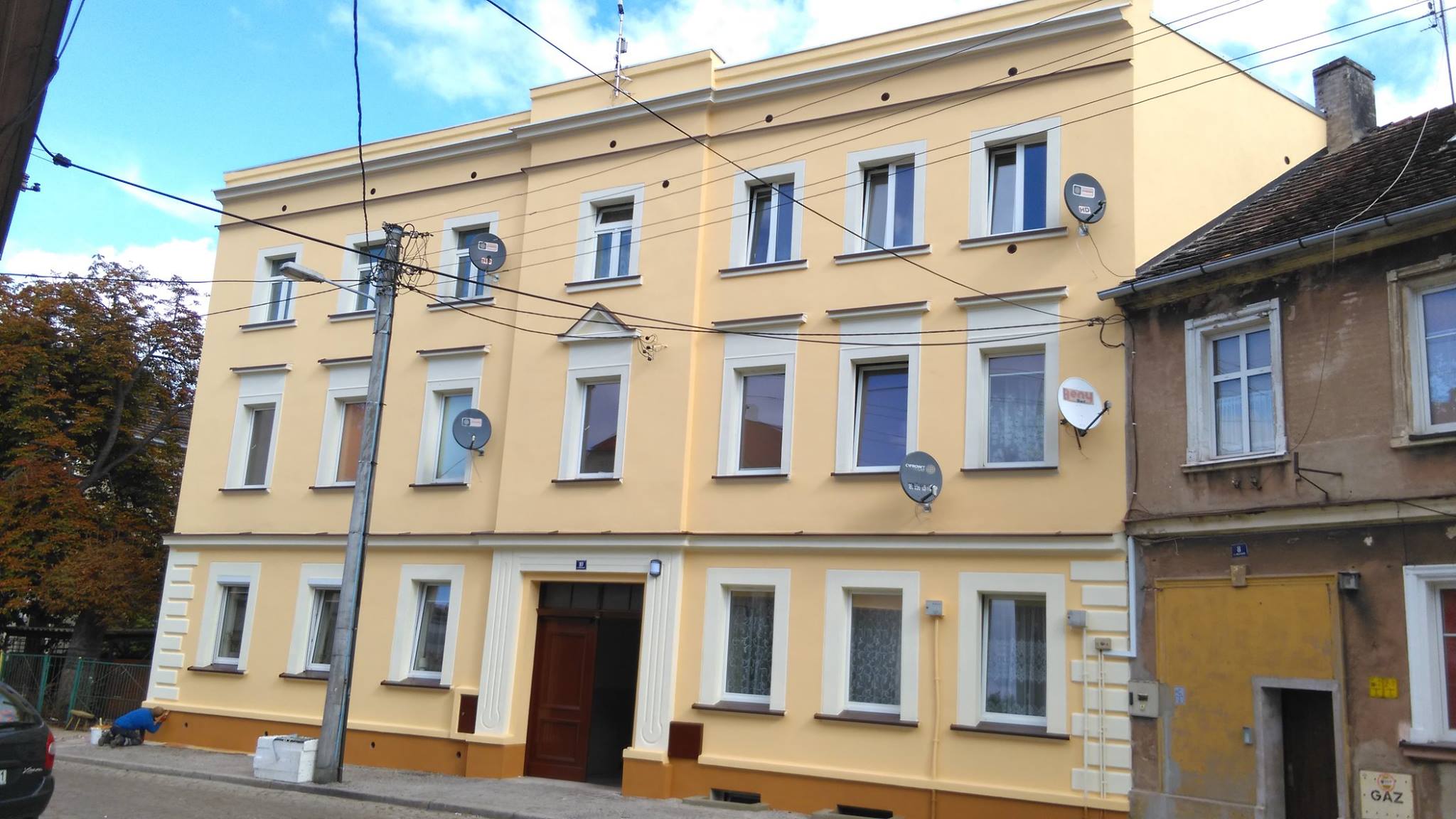 Remont elewacji, dachu i rozbiórka budynków gospodarczych — ul. Drzymały 10, Nowa Sól