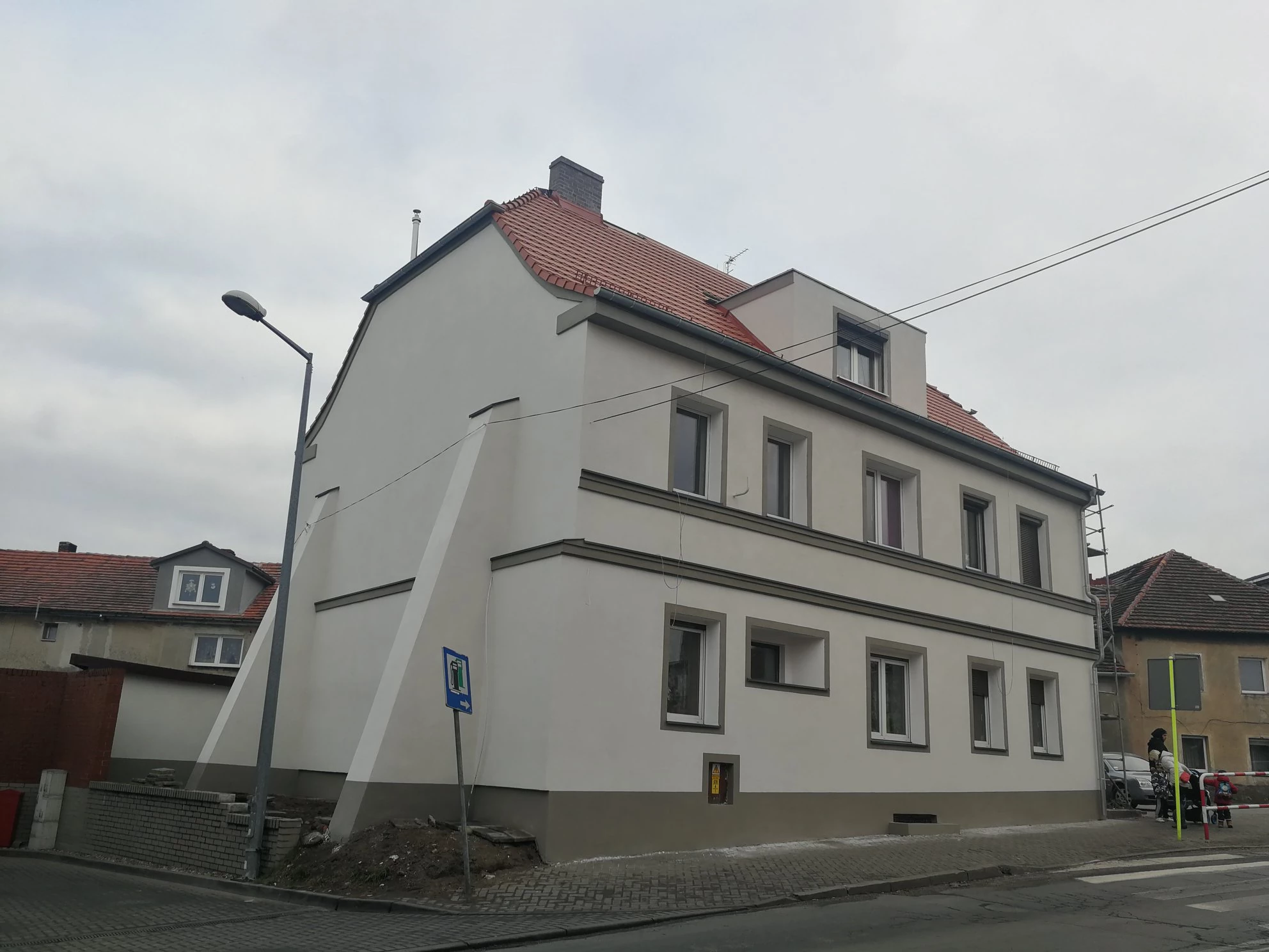 Remont elewacji i dachów — ul. Nowosolna 2, Drzymały 3 i Kopernika 6, Kożuchów